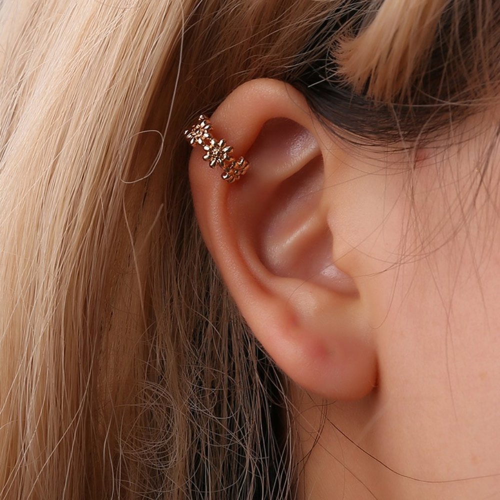 3/28💐Daisy plant Unshaped single ear cuff Earring